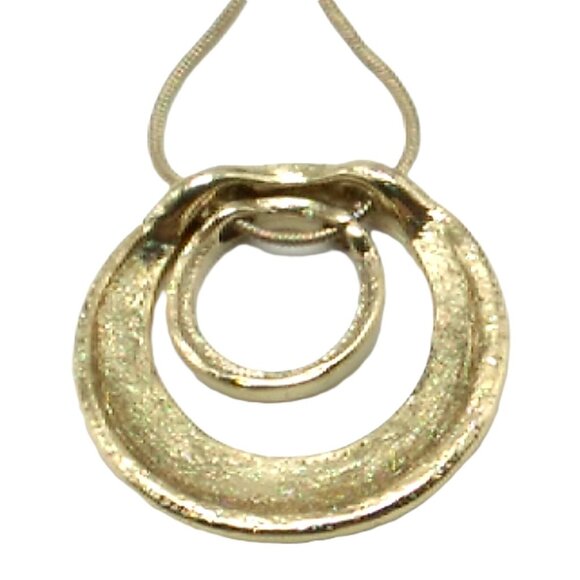 Kim Rogers Gold-tone Hammered & Smooth Pendant Necklace - Picture 14 of 15